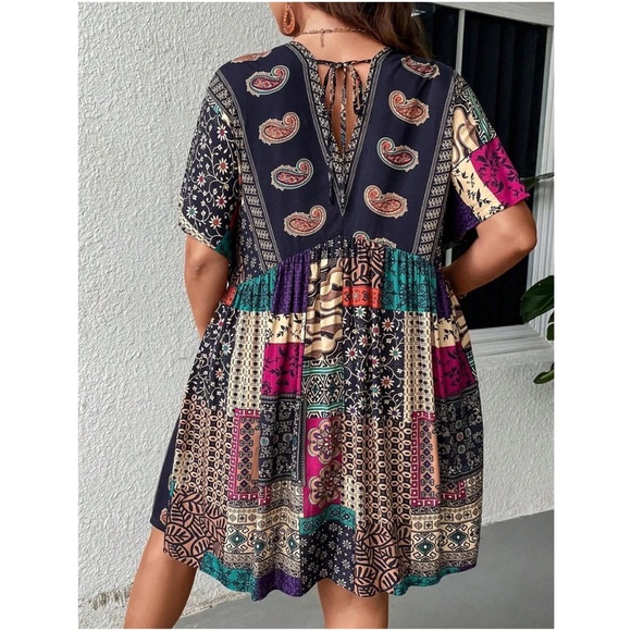 Plus Paisley Floral Print v neck Mini Dress - Picture 3 of 11